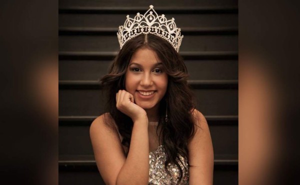 Niña hondureña recibe premio de manos de Michelle Obama