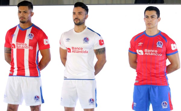 El Olimpia presenta su nueva piel Umbro