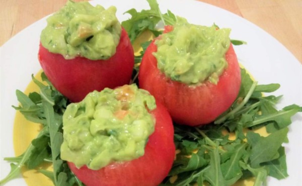 Tomates rellenos de guacamole  