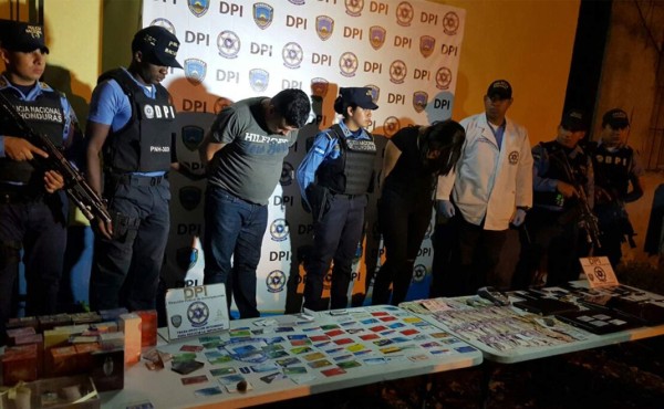 Cae una pareja acusada se clonar tarjetas de crédito en La Ceiba