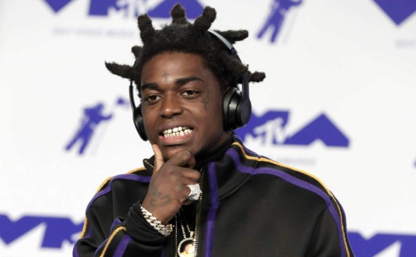 Arrestan al rapero Kodak Black por posesión de armas antes de dar concierto en Miami