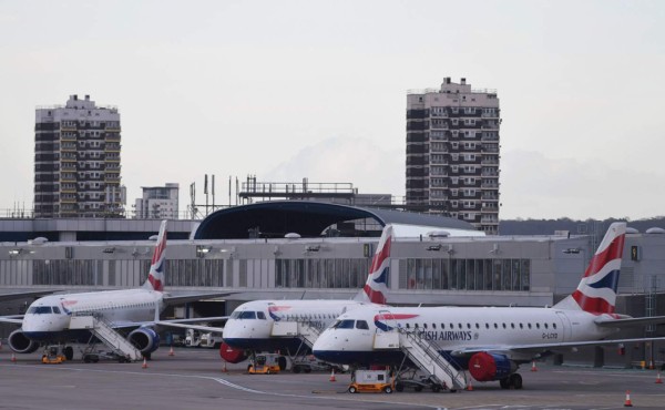 Londres: Cierran aeropuerto tras hallar una bomba de la II Guerra Mundial