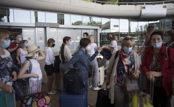 España exigirá desde ahora test de covid-19 solo a visitantes a partir de 12 años