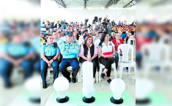Programa de bombillos ahorra el 14% de energía, afirma JOH