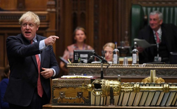 Boris Johnson espera retorno a la normalidad 'para Navidad' respecto al COVID-19