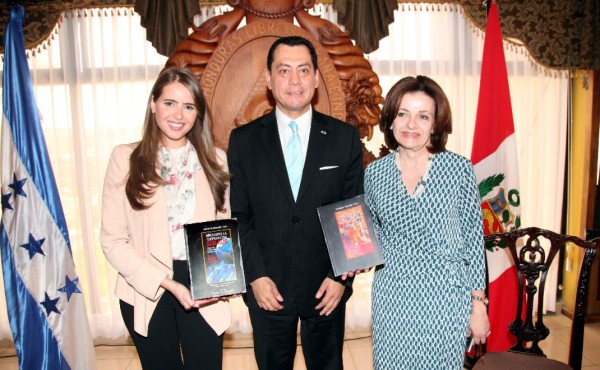 Guillermo Gonzales Arica presentó su obra literaria