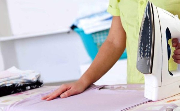 Juez ordena a hombre indemnizar a su mujer por realizar las tareas domésticas