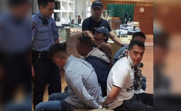 Arrestan a siete indocumentados en Texas por robo a joyería