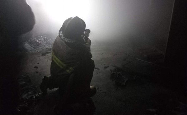 Niño muere calcinado por incendio en la habitación donde dormía