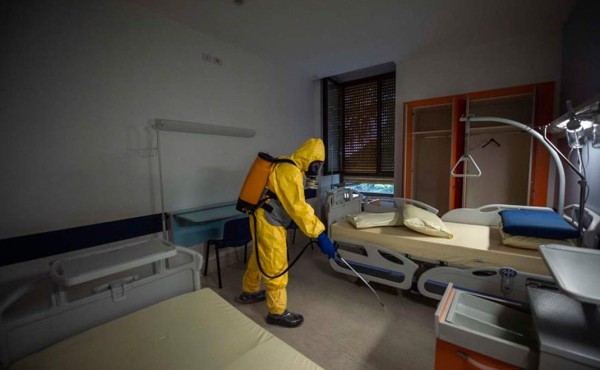 Italia con 300 contagios diarios cuatro meses después de primer caso de COVID-19