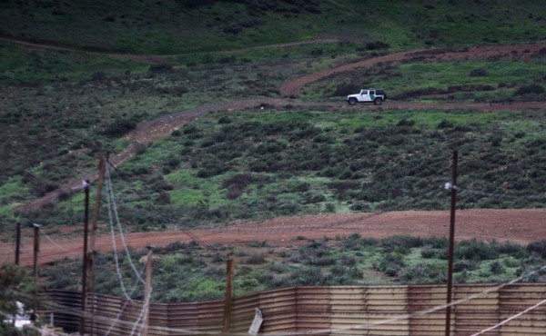 Senadores de EE.UU. presentan una ley para frenar la construcción del muro con México
