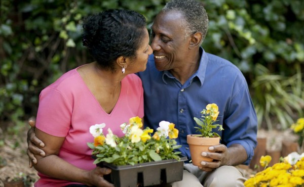 Tener una vida íntima activa es bueno para los adultos mayores