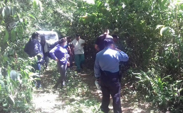 Exhuman cadáver en tumba clandestina en La Ceiba