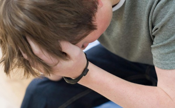 Madre le prohíbe tener novia