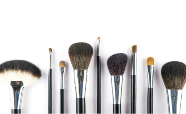 ¿Cómo limpiar bien tus brochas de maquillaje?