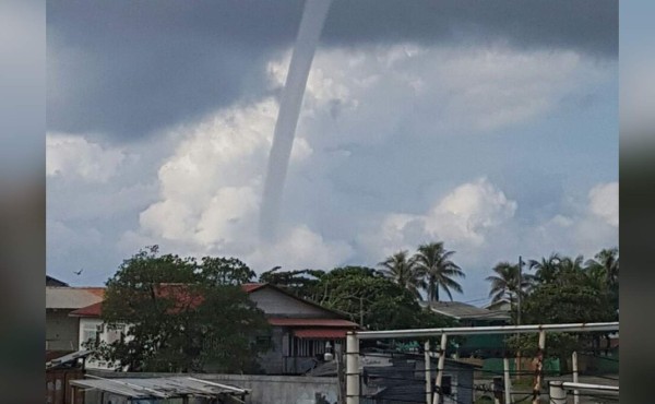 Tromba marina en Roatán sorprende a turistas y pobladores