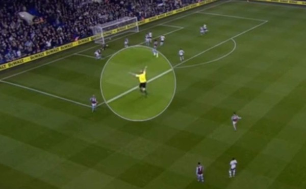 Mike Dean, el árbitro hincha de Tottenham