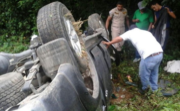 Muere empleado de la Oabi y otro sobrevive en accidente en La Ceiba