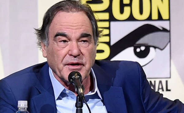 Oliver Stone lanza advertencia a fans de Pokémon Go