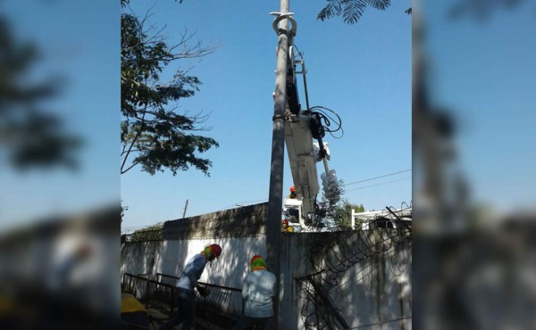 Mejoran alumbrado en el instituto Modesto Rodas