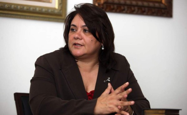 Gabriela Núñez renuncia a presidir bancada del Partido Liberal