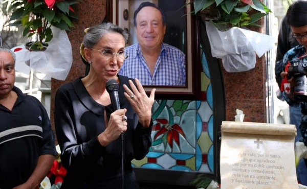 Florinda Meza niega que botara a la basura regalos de los fans de Chespirito