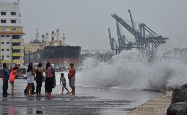 Huracán Gert se fortalece rumbo al norte del Atlántico