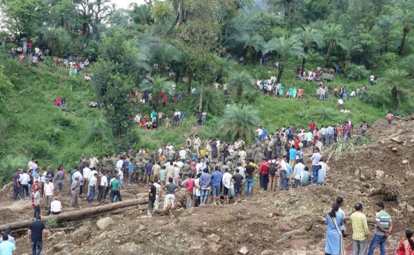 Deslizamiento de tierra en India deja 45 muertos
