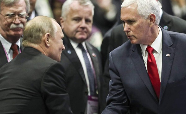 Putin dice a Pence que Rusia no interfirió en las elecciones estadounidenses