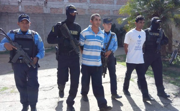 Detienen a dos hombres en posesión de armas de fuego en Comayagua