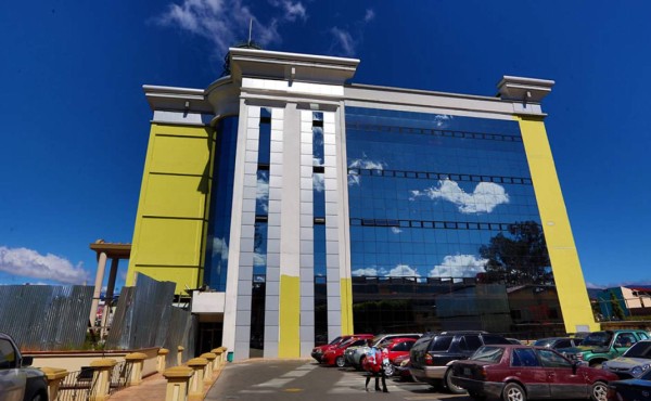 Unos 160 millones de lempiras adeudan colegios magisteriales al Inprema