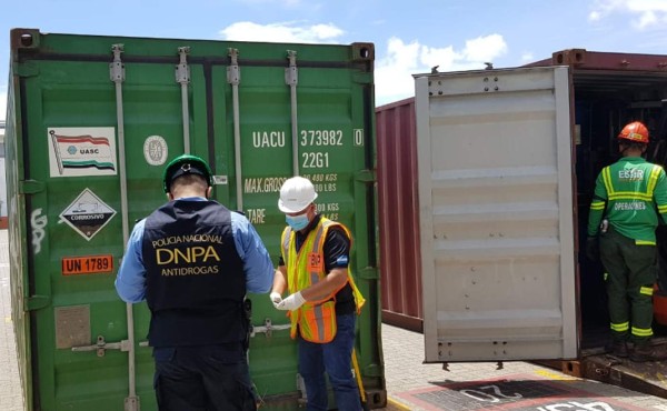 Policía hondureña retiene 640 barriles con ácido clorhídrico químico