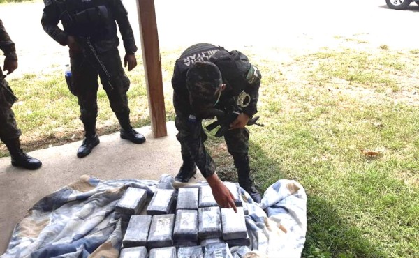 Aseguran vehículo que transportaba 29 paquetes de cocaína en Copán