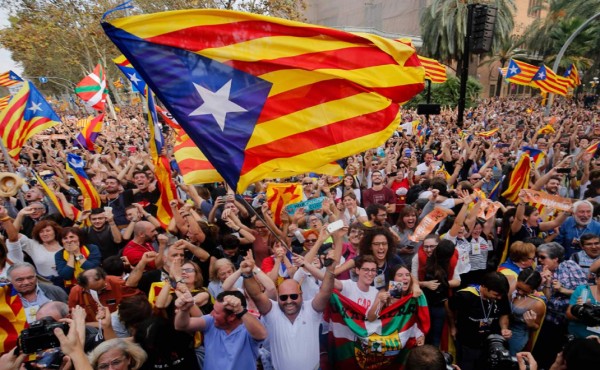 Cataluña declara la independencia de España