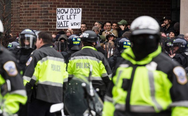 Violencia y descontento en protestas contra Trump en Washington