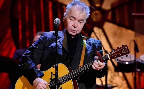 Cantante John Prine está en estado crítico por coronavirus