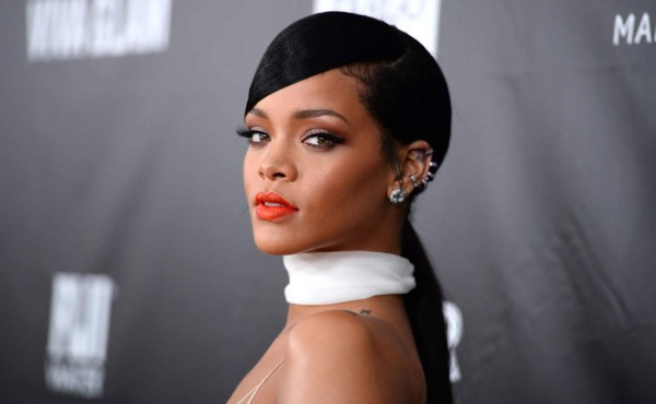 $15 mil cuesta conocer a Rihanna
