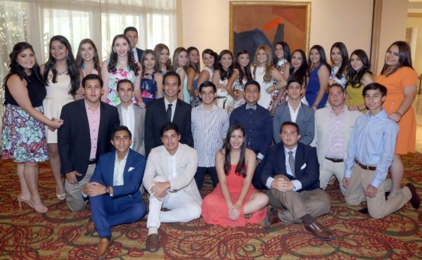 Desayuno promoción 2016 de la Academia Americana