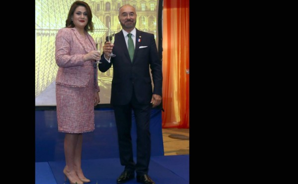 Embajada de Francia celebra su independencia
