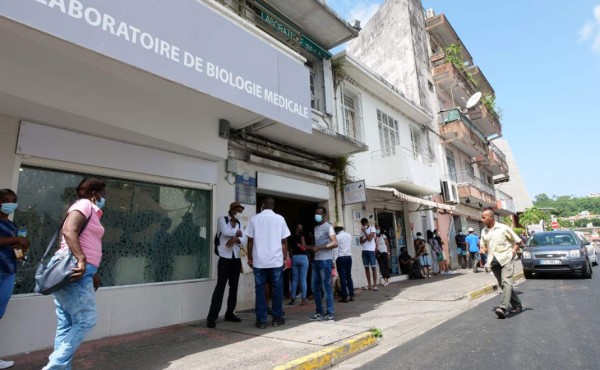 Activan plan de emergencia en hospitales de Francia tras aumento de contagios