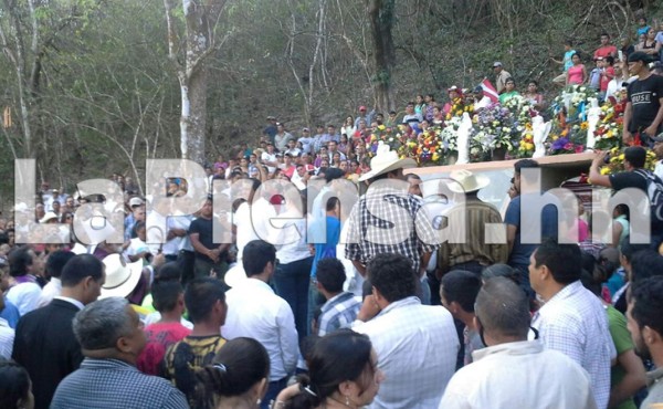 En hacienda El Cimarrón sepultan a Eduardo Gauggel y su hijo
