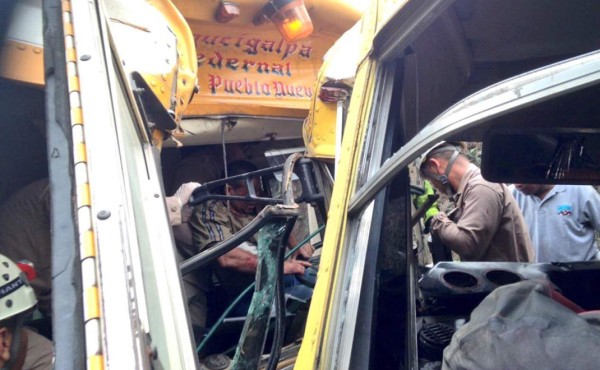 Al menos 22 heridos deja accidente de buses en Olancho