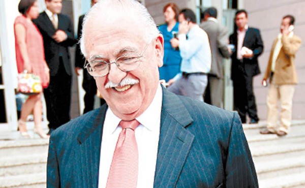 Rosenthal no se entregará a la justicia de EUA, dice su abogado