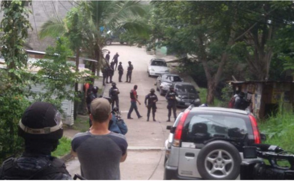 Mueren dos pandilleros en enfrentamiento con policías