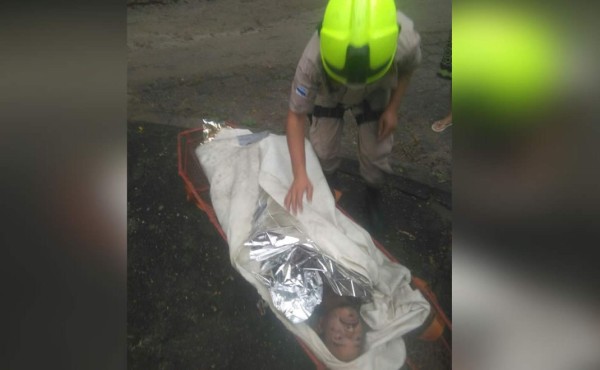Rescatan a un hombre con hipotermia de una quebrada en San Pedro Sula