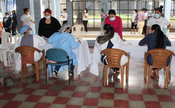 Han vacunado contra el covid-19 en ocho cárceles de Honduras