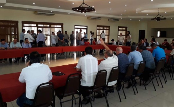 Empresarios sampedranos se reúnen con el gobierno para discutir tema fiscal