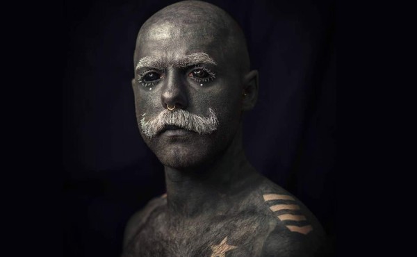 Hombre extirpó sus genitales porque no dejaban apreciar sus tatuajes