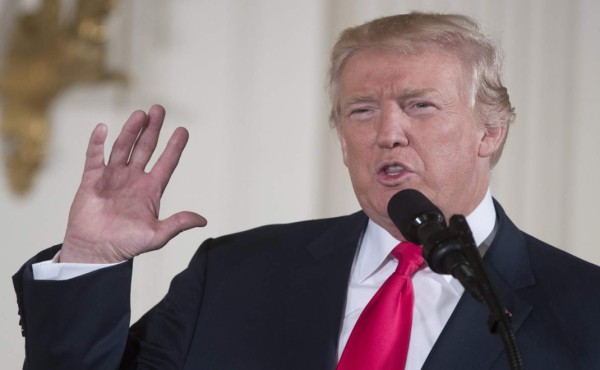 Trump respalda proyecto para reducir la mitad de la inmigración legal en EUA