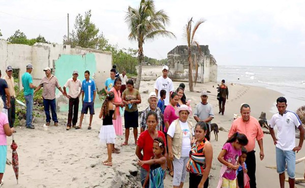 Reubicarán a familias que residían en barras de Omoa